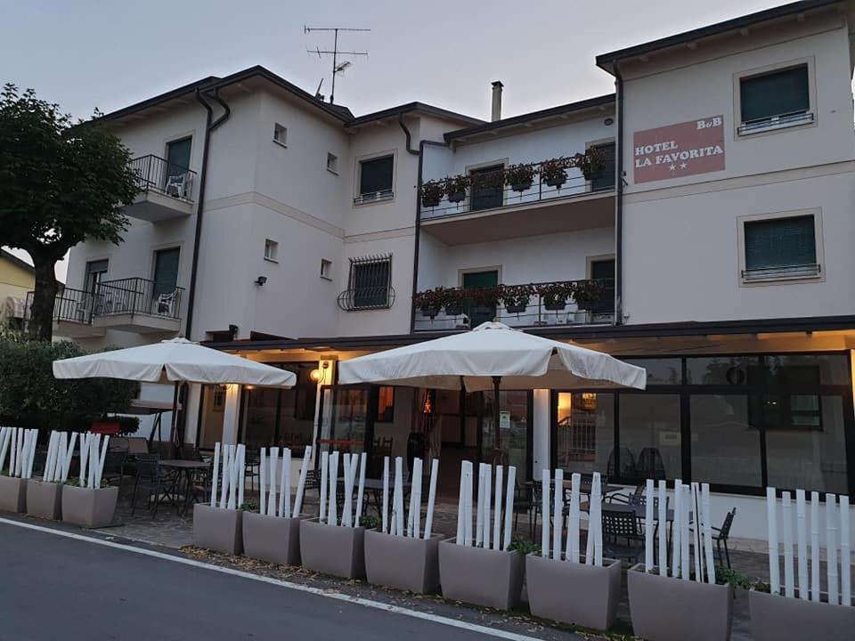 Hotel La Favorita Пескиера дел Гарда Екстериор снимка
