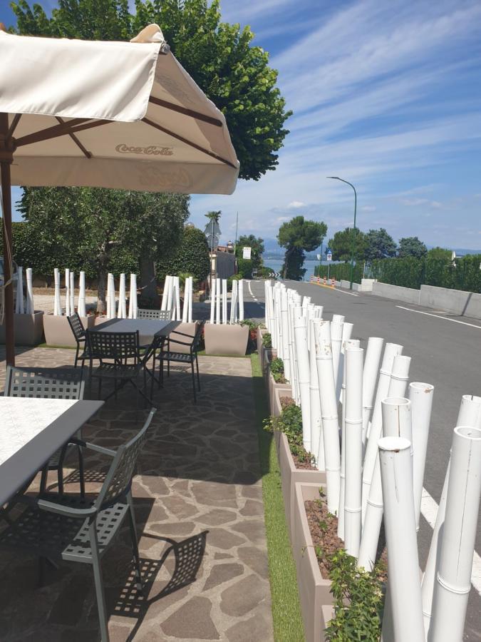 Hotel La Favorita Пескиера дел Гарда Екстериор снимка