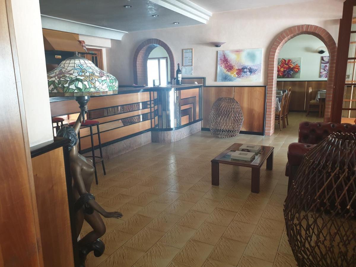 Hotel La Favorita Пескиера дел Гарда Екстериор снимка