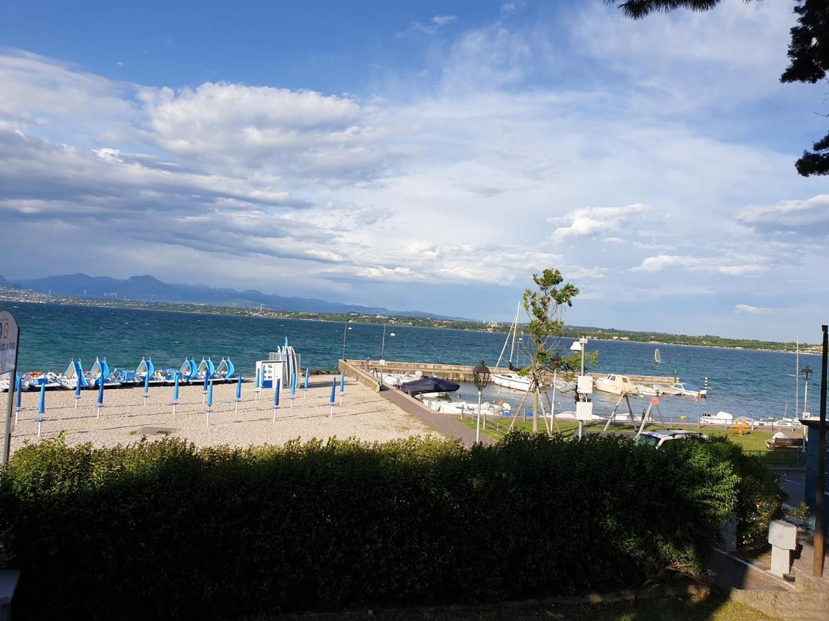Hotel La Favorita Пескиера дел Гарда Екстериор снимка