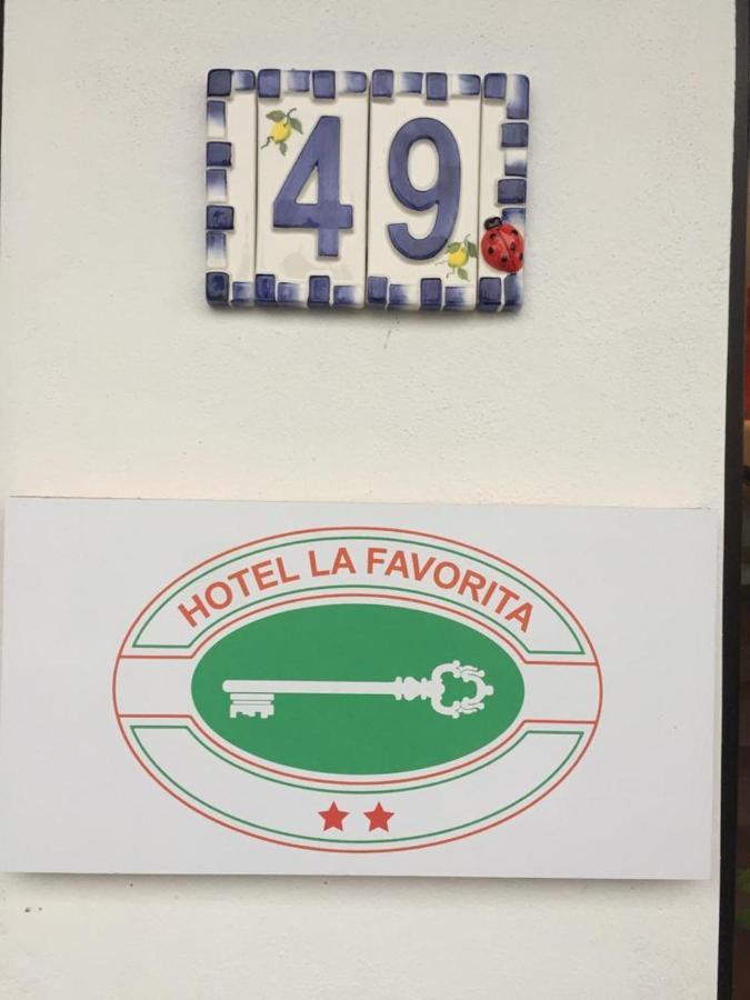 Hotel La Favorita Пескиера дел Гарда Екстериор снимка
